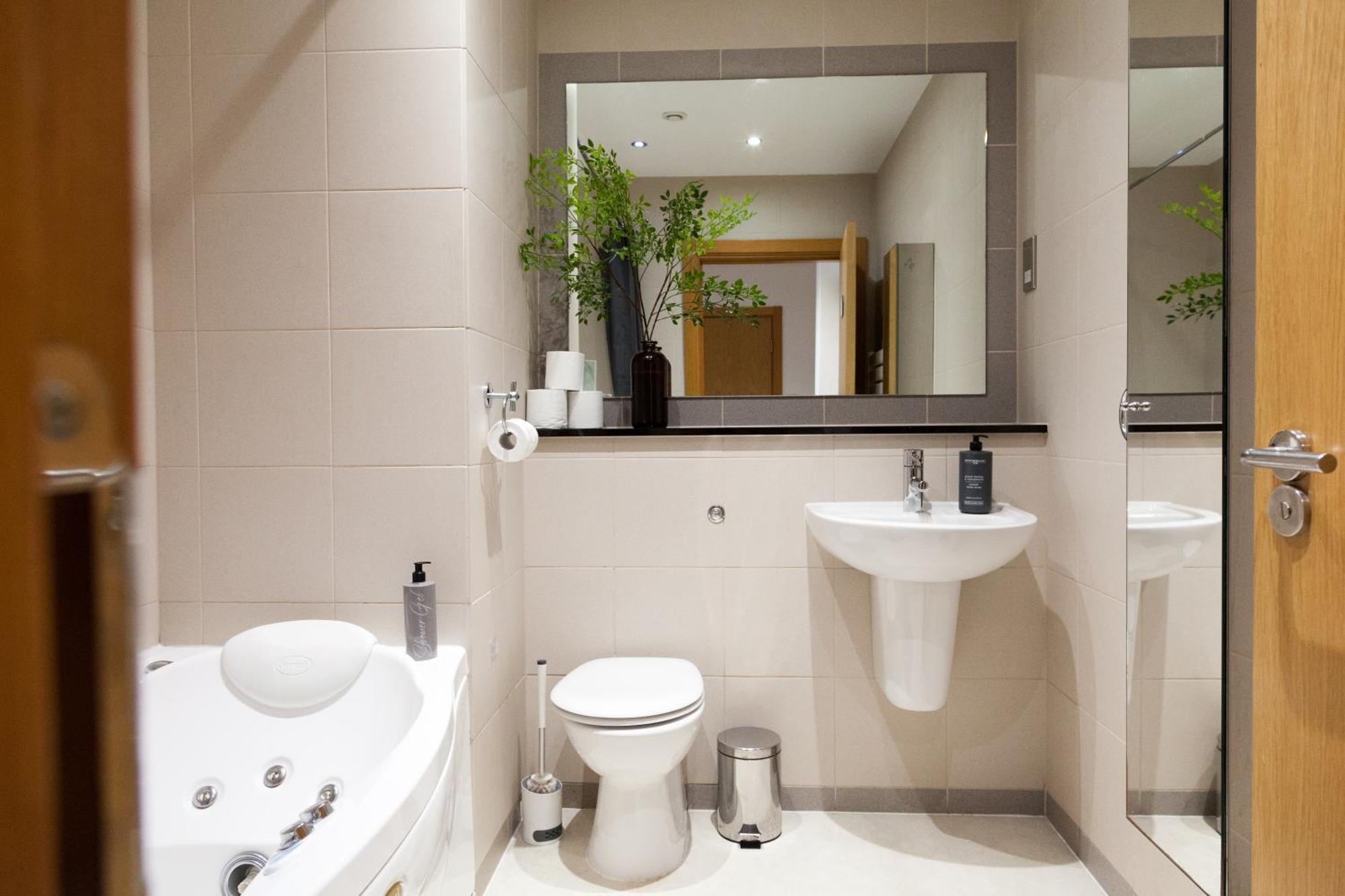 Weekly & Monthly Stays In Penthouse For Contractors Or Leisure Single Or Superking Beds Available Birkenhead Extérieur photo