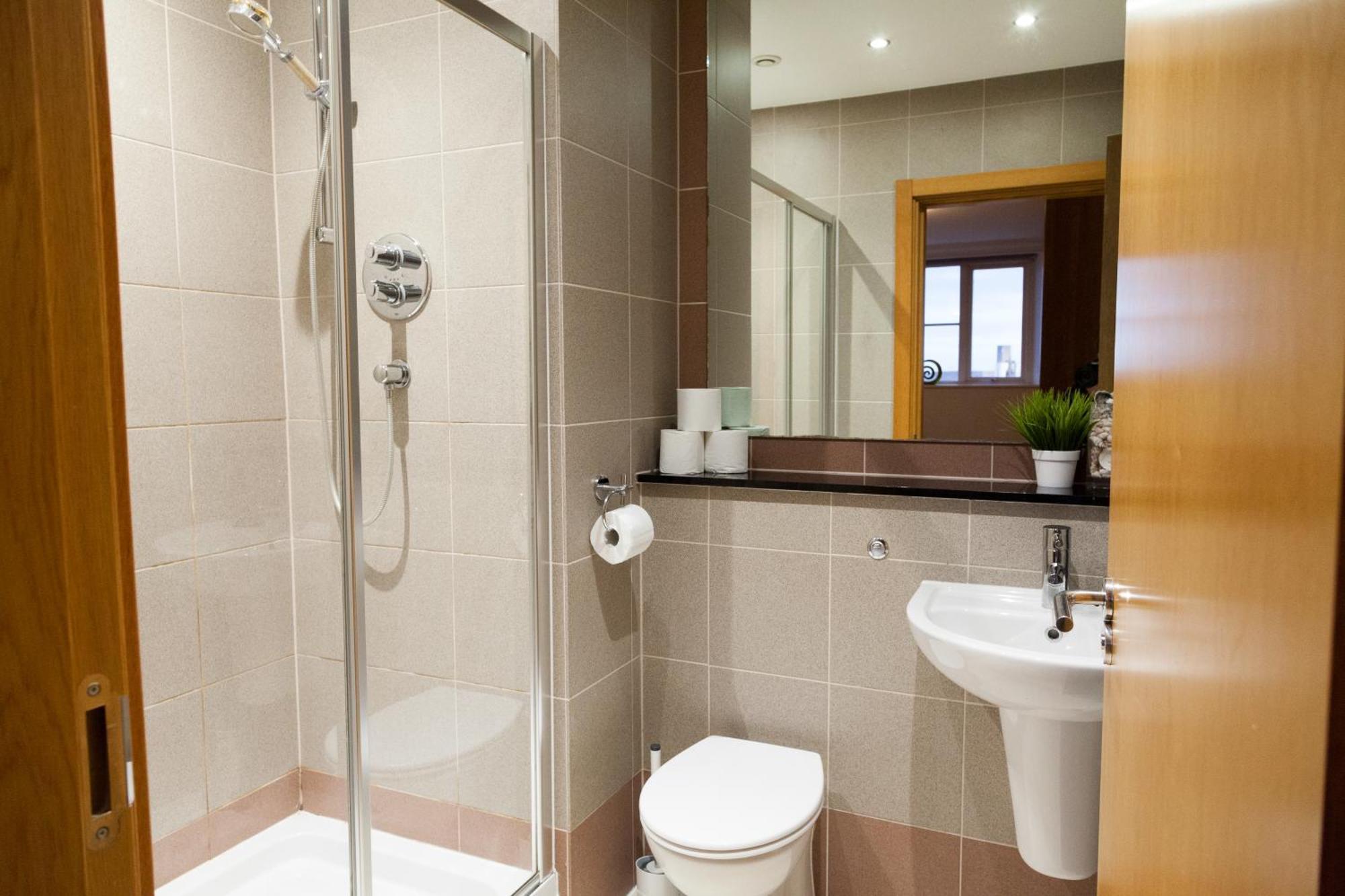 Weekly & Monthly Stays In Penthouse For Contractors Or Leisure Single Or Superking Beds Available Birkenhead Extérieur photo