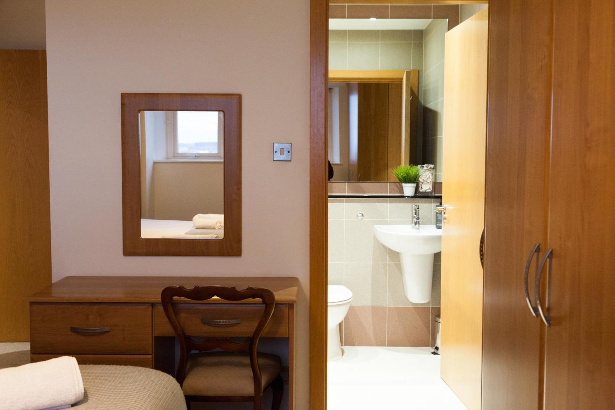 Weekly & Monthly Stays In Penthouse For Contractors Or Leisure Single Or Superking Beds Available Birkenhead Extérieur photo